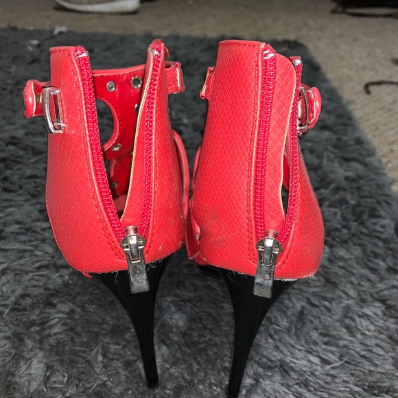 Red heels - Picture 3 of 3